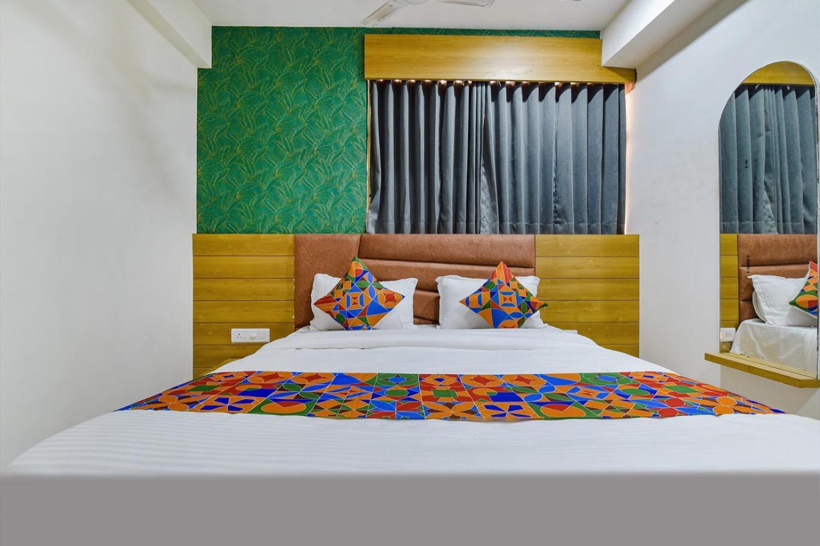 Hotel Green Tree 아흐메다바드 외부 사진