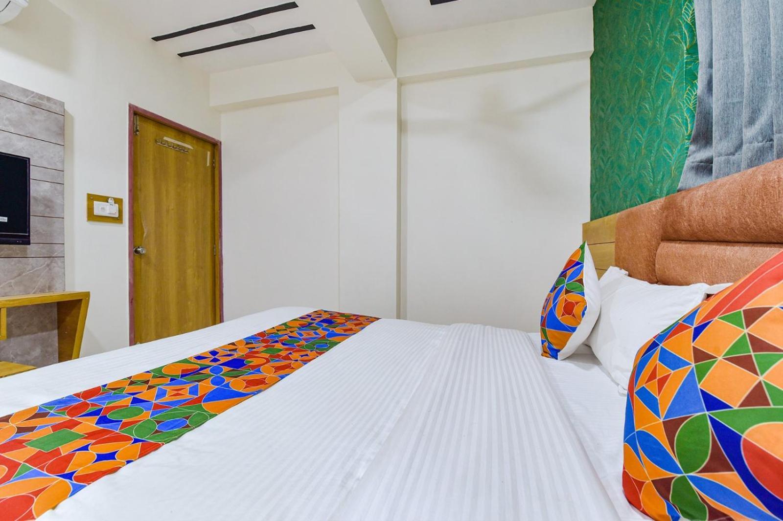 Hotel Green Tree 아흐메다바드 외부 사진