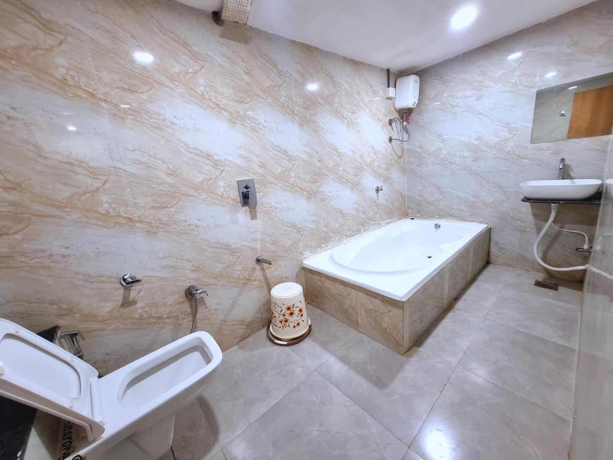 Hotel Green Tree 아흐메다바드 외부 사진